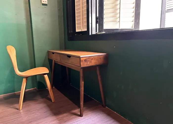 Wink At Mosque StreetHostel